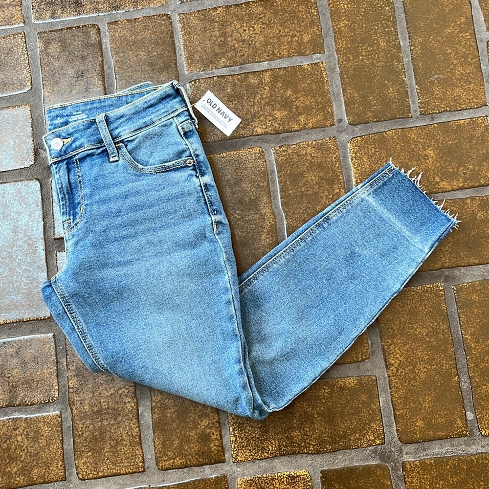 NWT Old Navy Mid-Rise Raw Hem Rockstar Super Skinny Ankle Jean